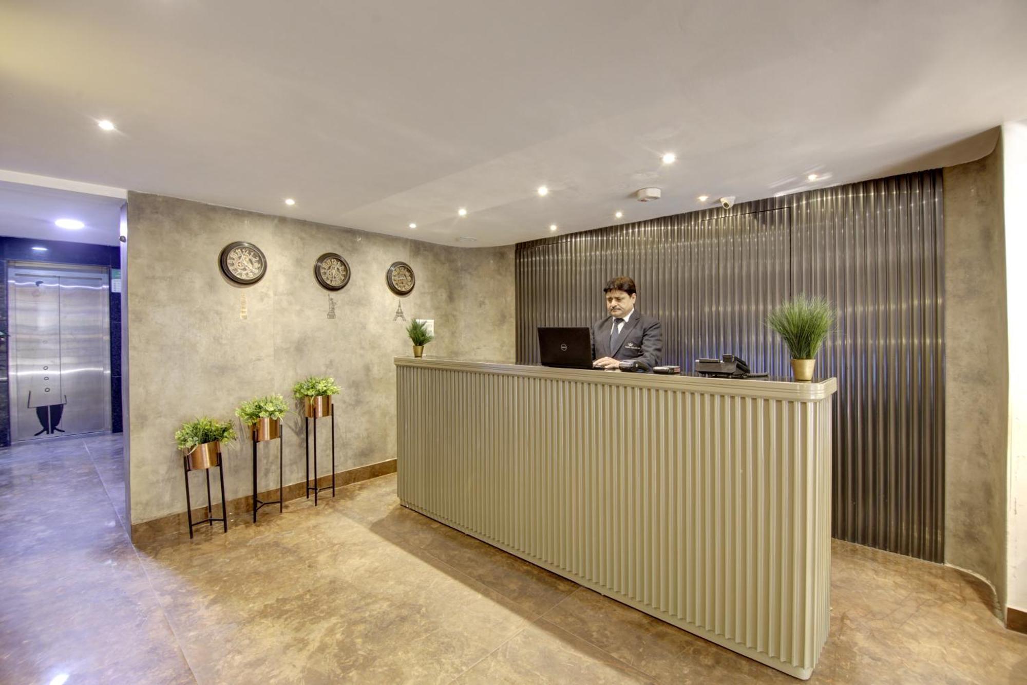 Hotel Town Pallace Inn Patel Nagar New Delhi ภายนอก รูปภาพ